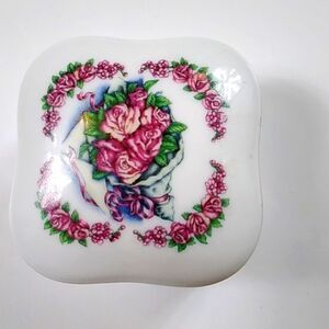 Music Box Series Fine Porcelain 1985 Heritage House